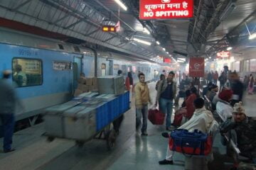 delhi to patna by train